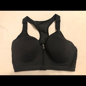 VS Knockout Front Close Sports Bra